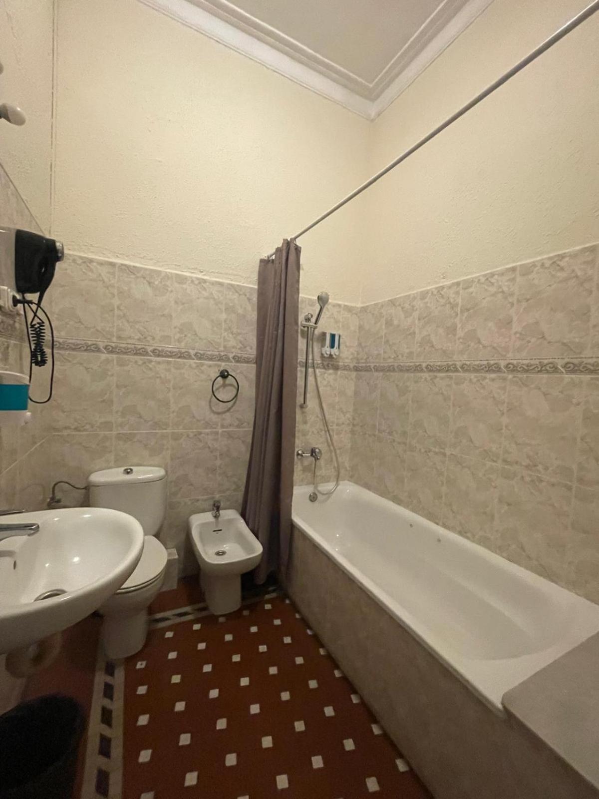 Hostal Balmes Centro Barcelona Exterior foto