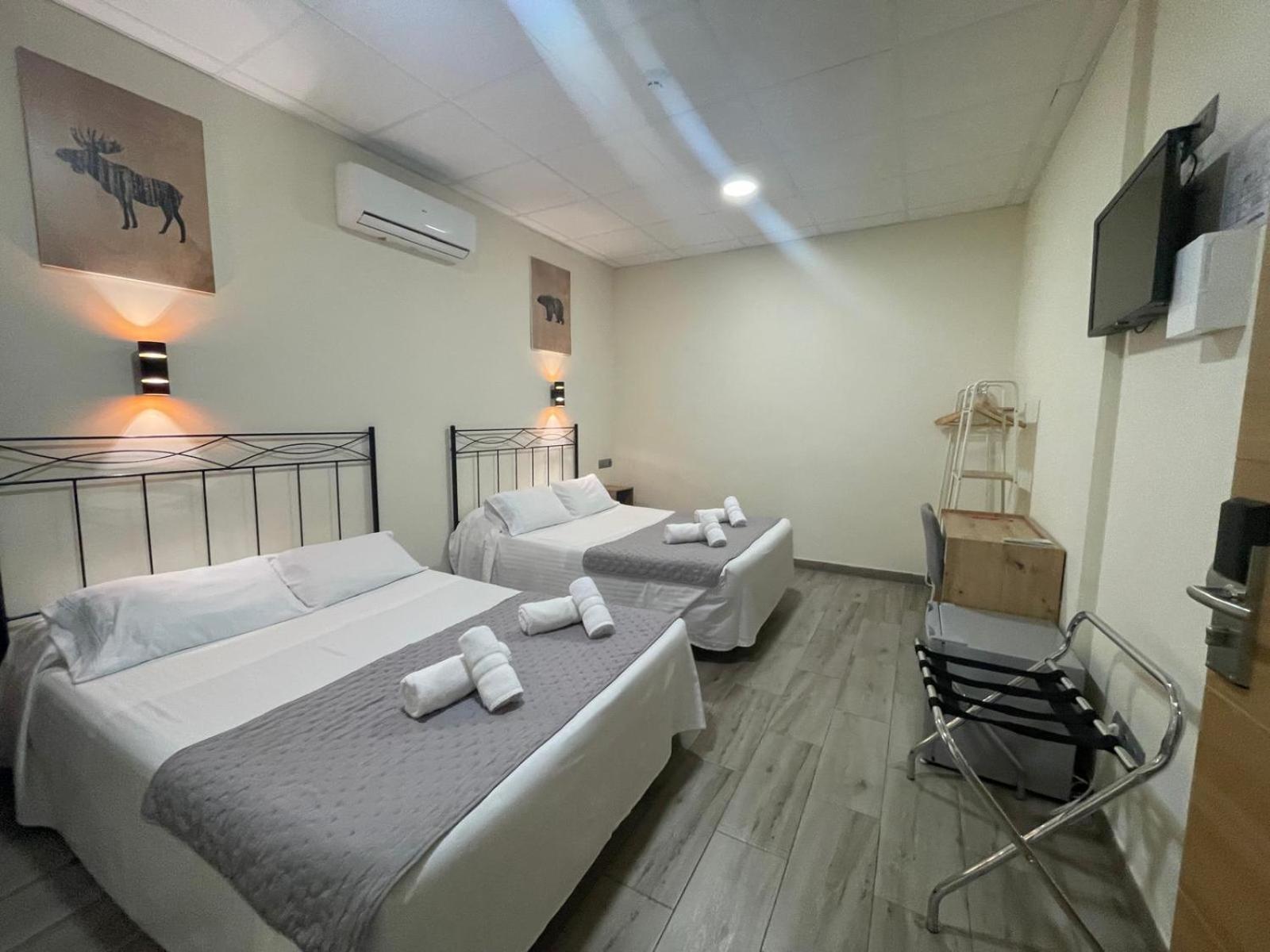 Hostal Balmes Centro Barcelona Exterior foto
