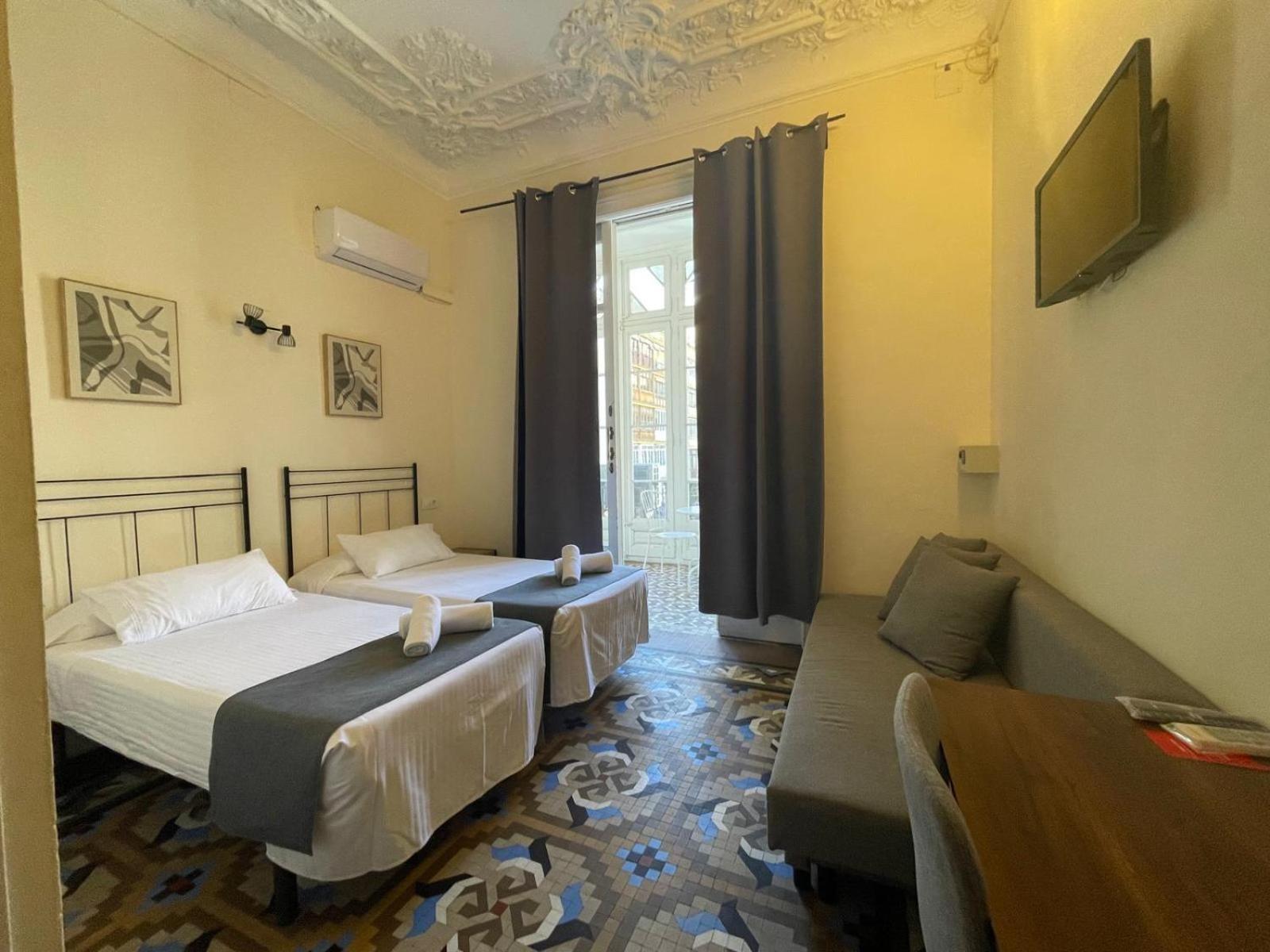 Hostal Balmes Centro Barcelona Exterior foto
