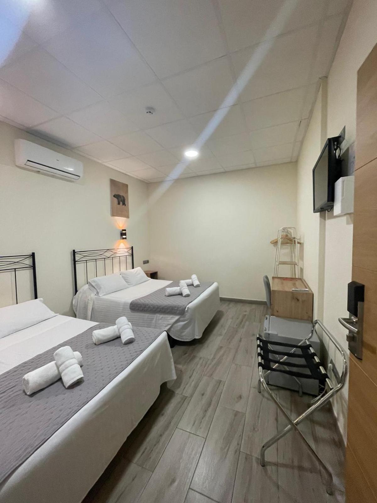Hostal Balmes Centro Barcelona Exterior foto