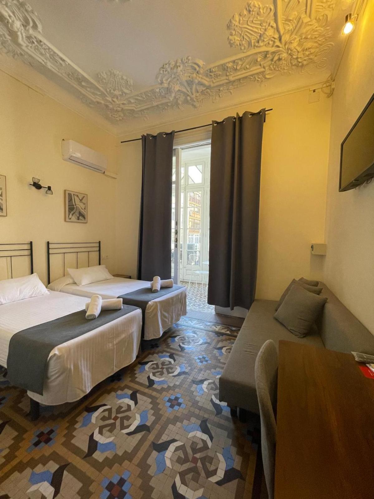 Hostal Balmes Centro Barcelona Exterior foto