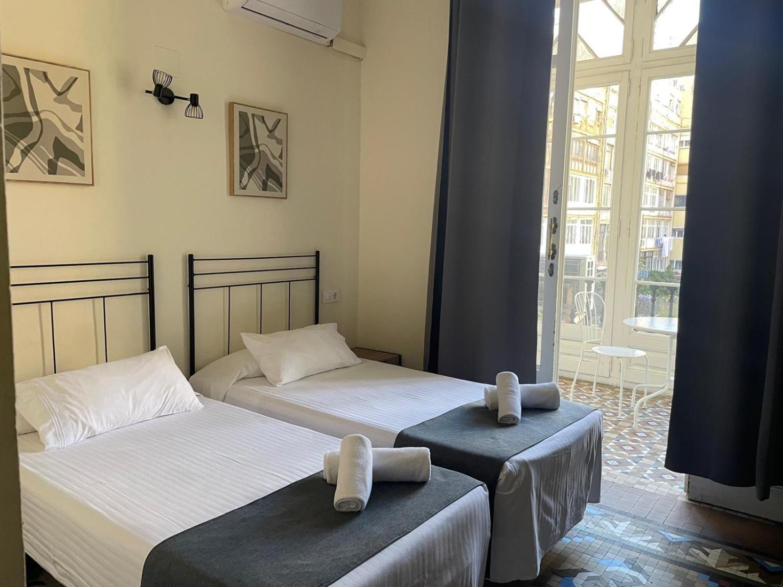 Hostal Balmes Centro Barcelona Exterior foto