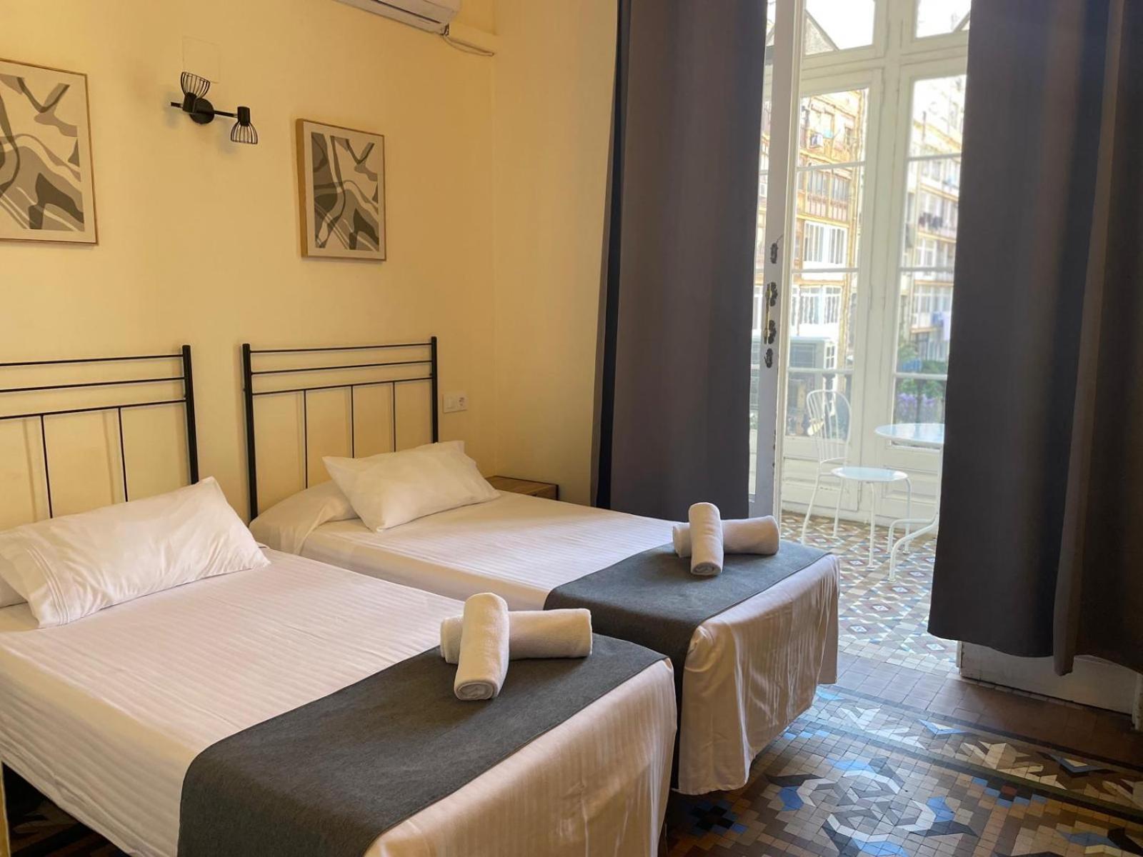 Hostal Balmes Centro Barcelona Exterior foto