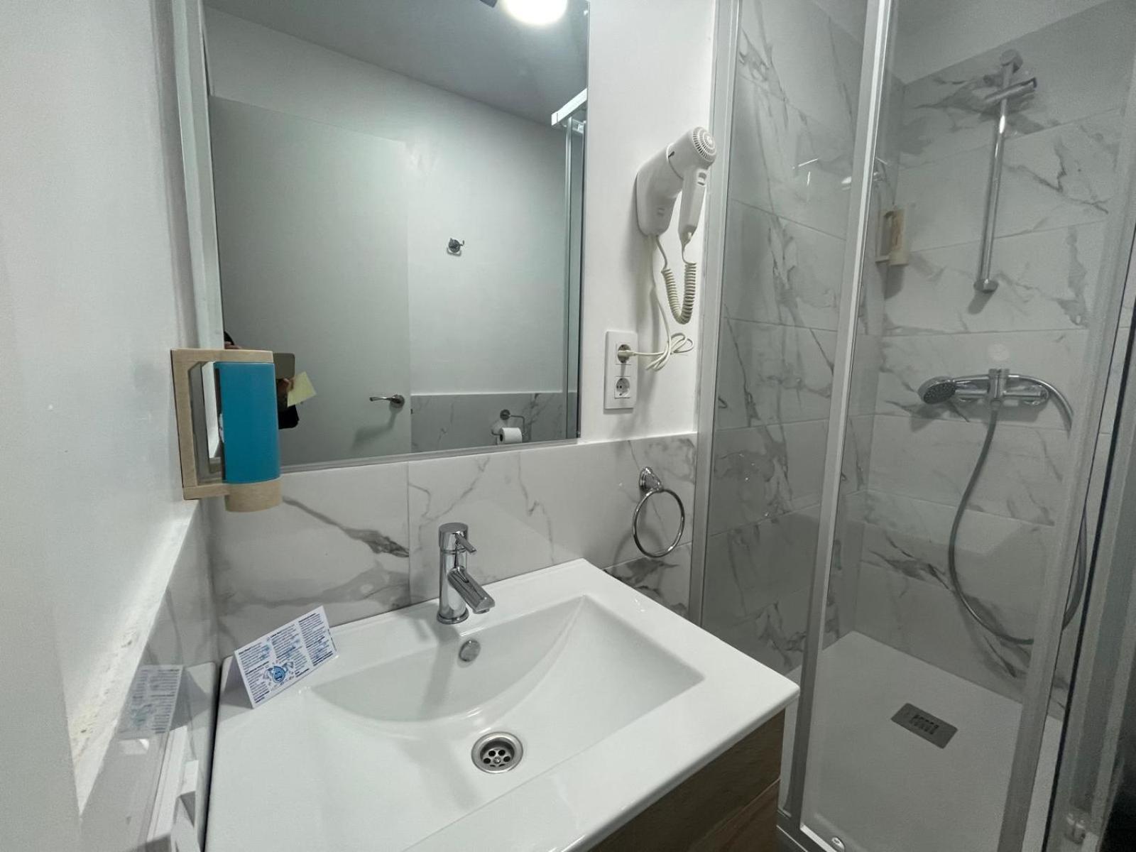 Hostal Balmes Centro Barcelona Exterior foto